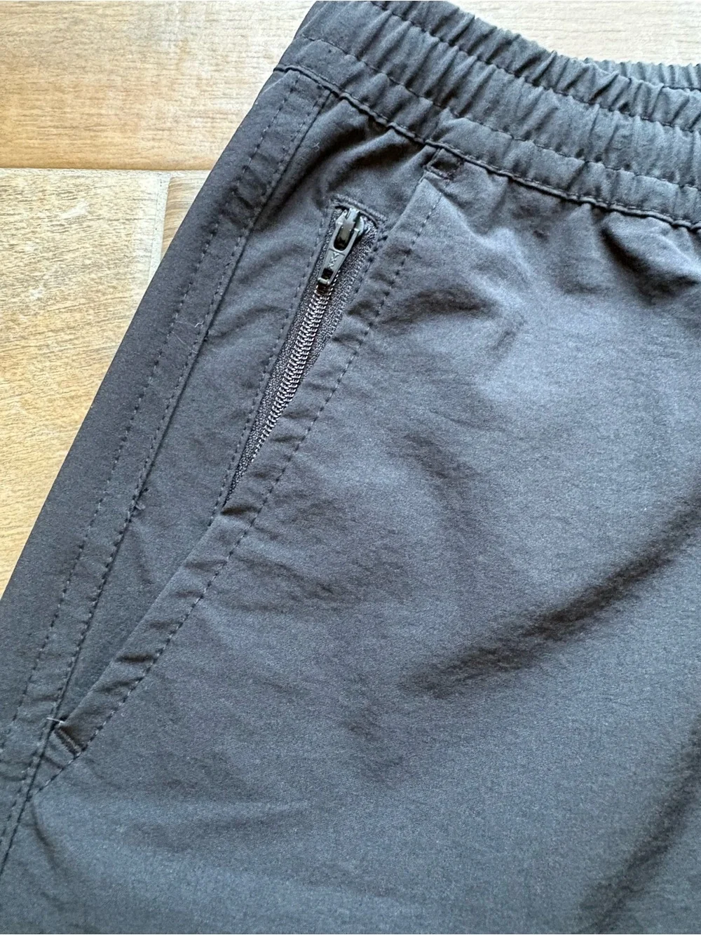 GAP lightweight black